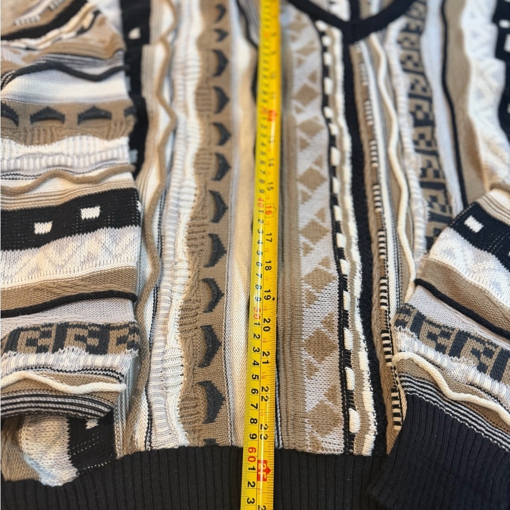 Vintage 90s Coogi-Style 3D Knit Sweater Beige Black Textured Retro
 Sweater - Picture 5 of 6